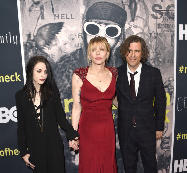 Frances Bean Cobain, Courtney Love und Regisseur Brett Morgen (Photo by Jason Merritt/Getty Images)