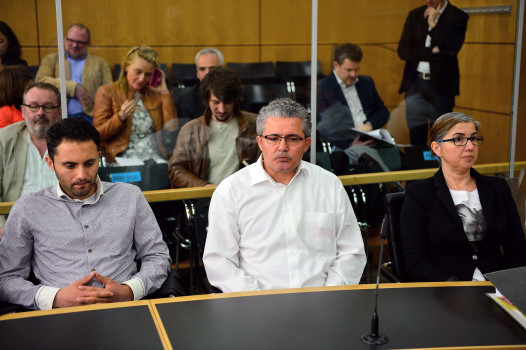 Tugces Eltern und ihr Bruder während des Prozesses (Photo by Thomas Lohnes - Pool /Getty Images)