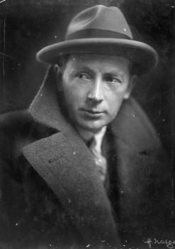 F.W.Murnau, um 1925  