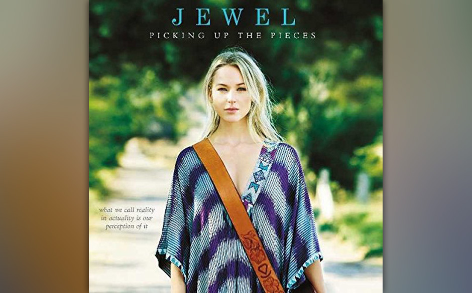 Jewel hat sich auf ihrer neuen Platte wieder mehr gefunden – und ist mit „Picking Up The Pieces“ wirklich dabei, ihre Vergangenheit in neue, positive Folk-Pop-Bahnen zu lenken.