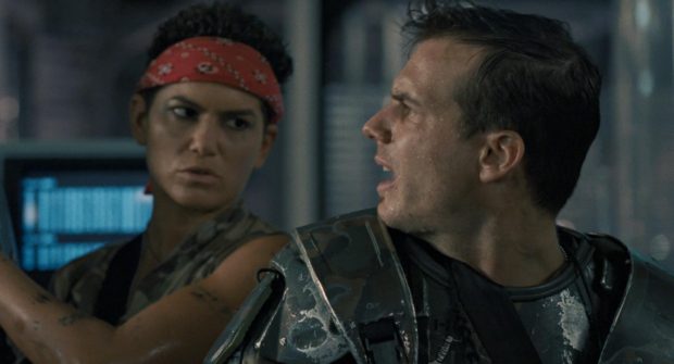 Vasquez (Jenette Goldstein) und Hudson (Bill Paxton)