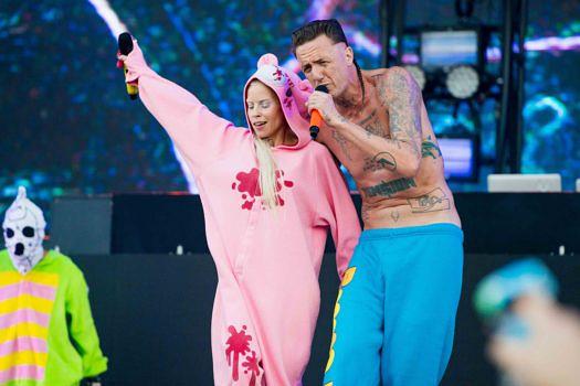 Yolandi Visser (l.) und Ninja von Die Antwoord sorgen live für abgedrehte Shows