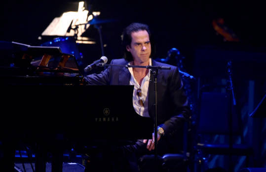 Nick Cave live am Klavier