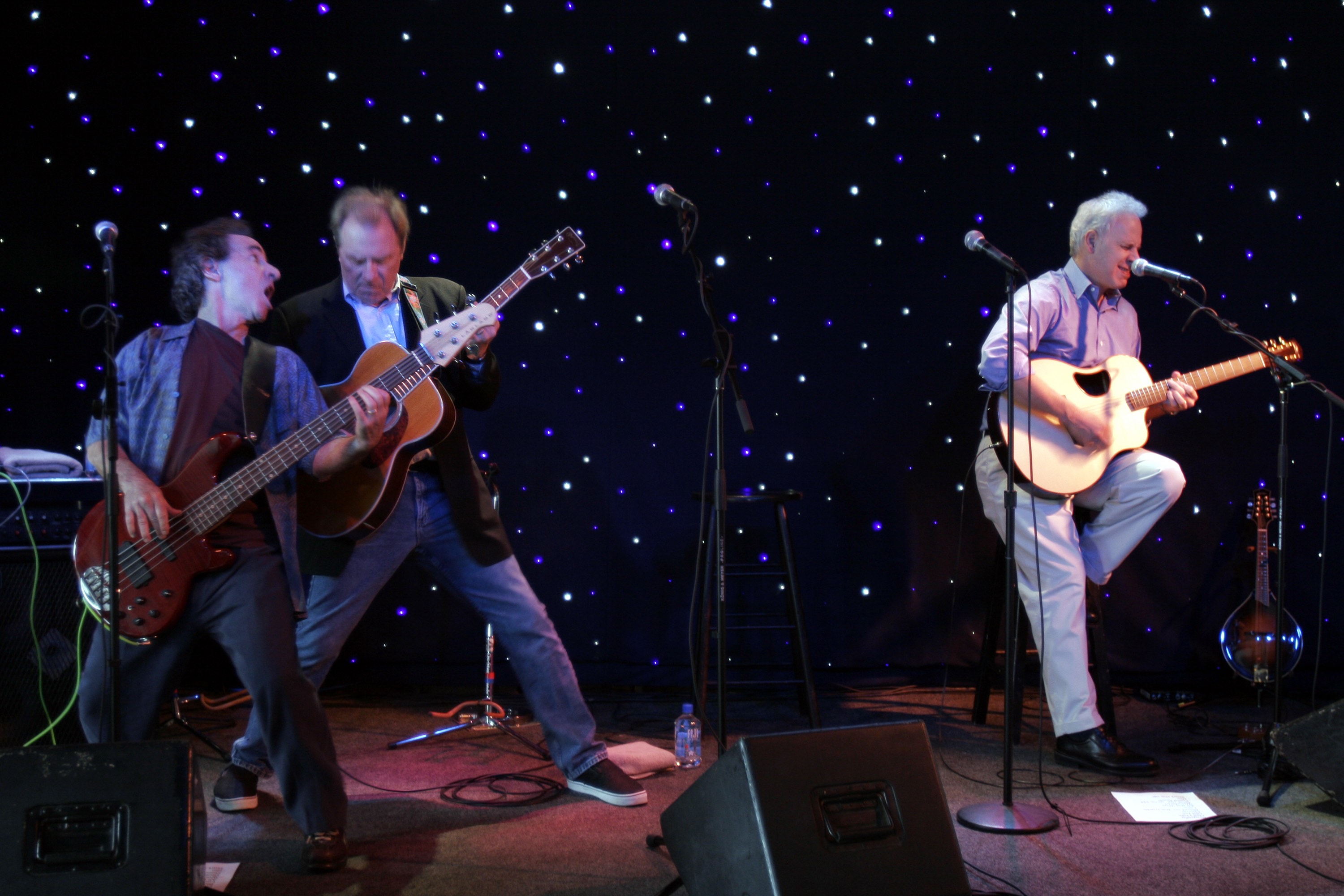 Harry Shearer, Michael McKean und Christopher Guest spielen den Song „Hell Hole“ aus „This Is Spinal Tap“ (2011)