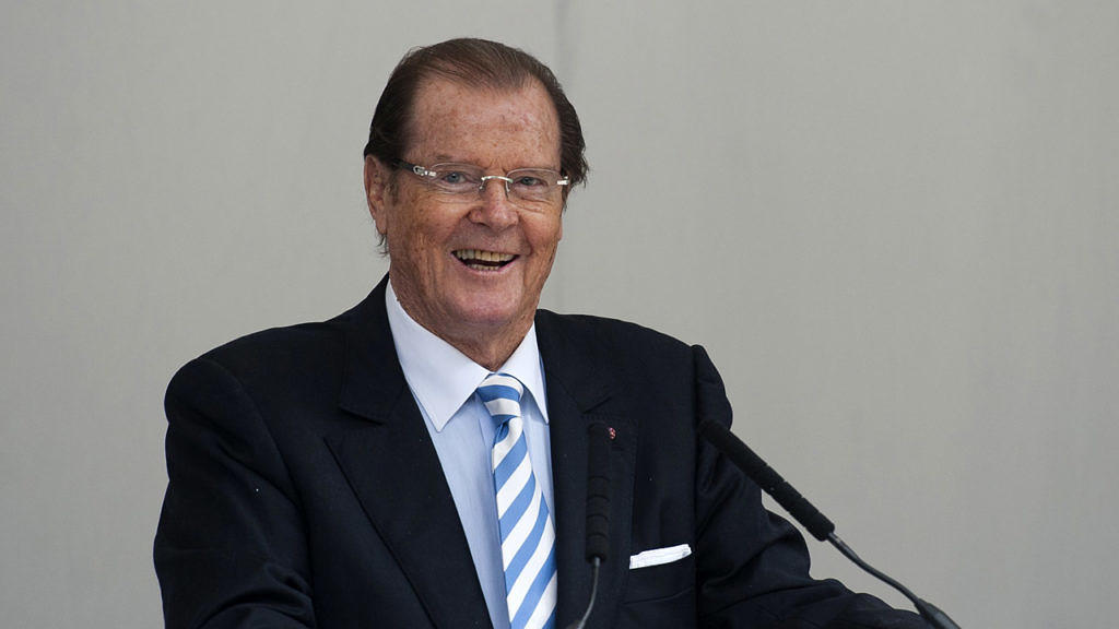 Roger Moore (* 14. Oktober 1927 in Stockwell; † 23. Mai 2017 in Crans-Montana, Schweiz)