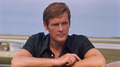 Roger Moore als James Bond