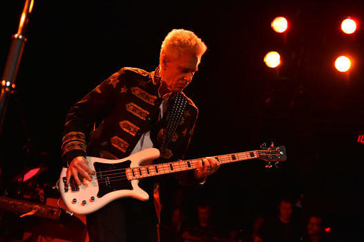 Adam Clayton (U2) bei der Verleihung des MusiCare-Awards