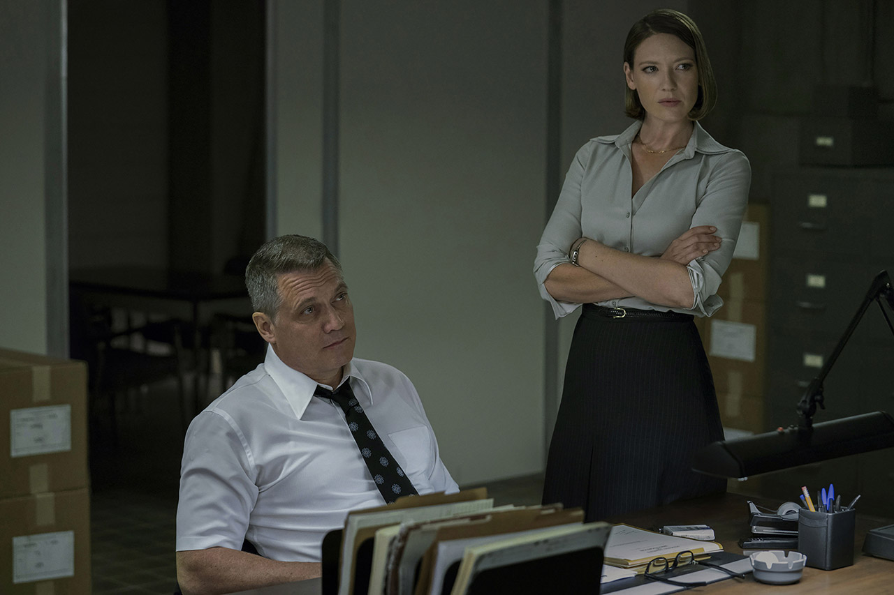 Anna Torv und Holt McCallany in „Mindhunter“