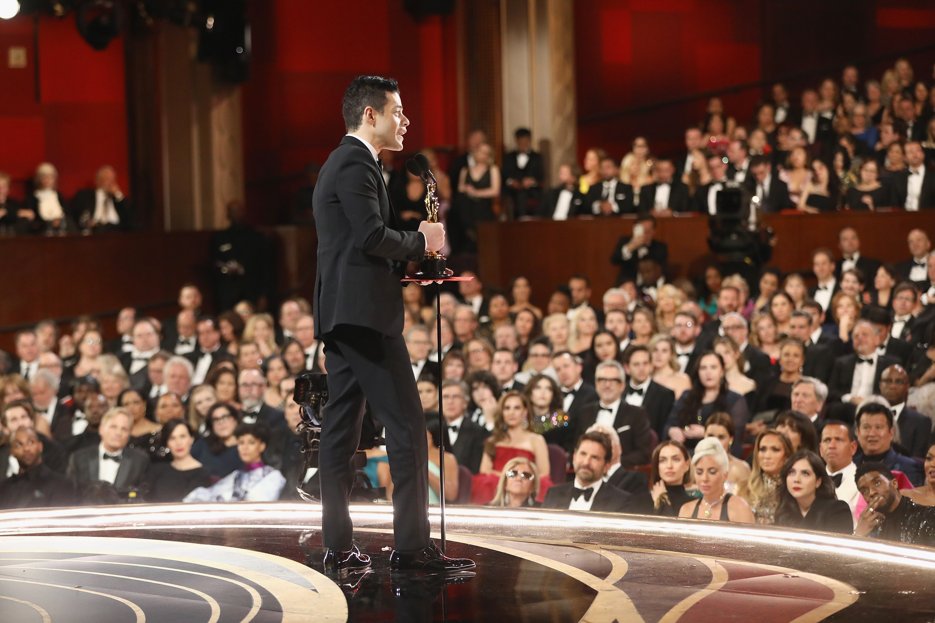 Rami Malek stolz mit Oscar und mit wichtigen Worten fürs Publikum