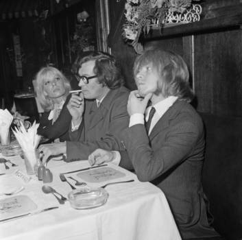 Brian Jones mit Freundin Suki Potier und Tour-Manager Tom Keylock