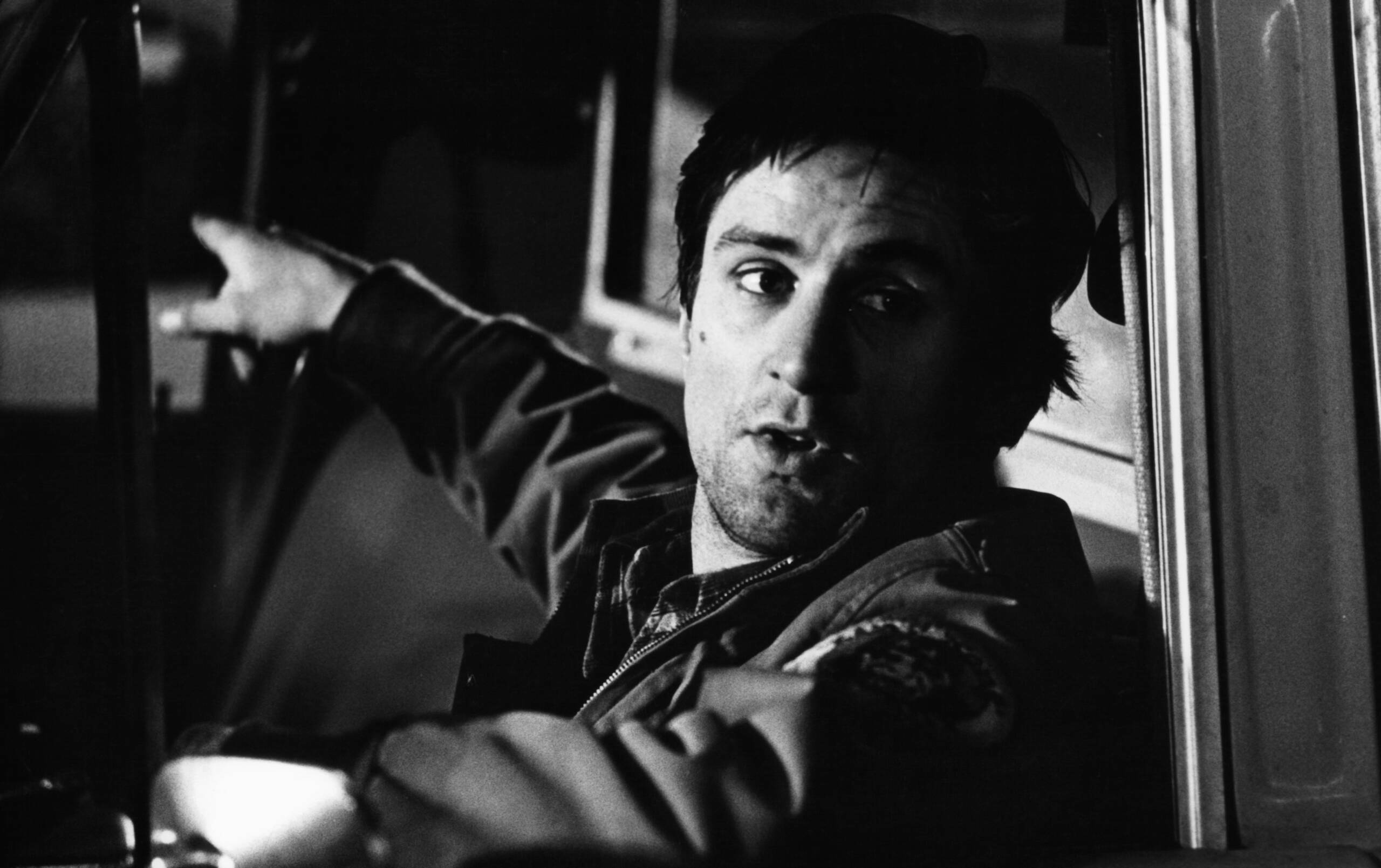 Martin Scorsese und Paul Schrader, der das Drehbuch für "Taxi Driver" schrieb, wurden beide von persönlichen Erfahrungen und Ängsten inspiriert. Schrader erzählte, dass er sich einsam und verzweifelt fühlte und einmal versucht hatte, sich selbst zu erschießen. Dies floss in die düstere Charakterisierung von Travis Bickle ein