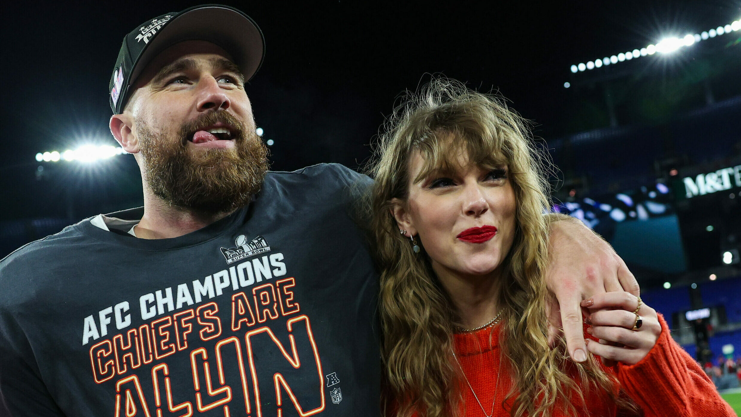 Taylor Swift mit ihrem Freund Travis Kelce, einer der Punktebringer bei den Kansas City Chiefs