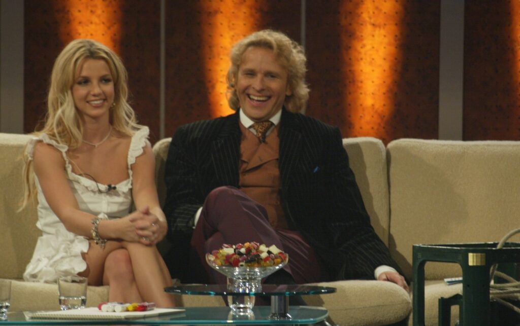 Immer nah dran an seinen Gästen: Thomas Gottschalk, hier mit Britney Spears, auf der „Wetten, dass..?“-Couch