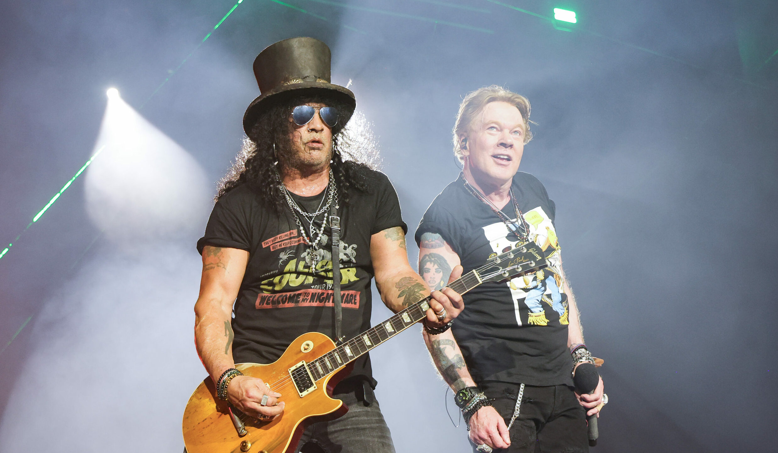 Slash (l.) und Axl Rose (r.) live 2023