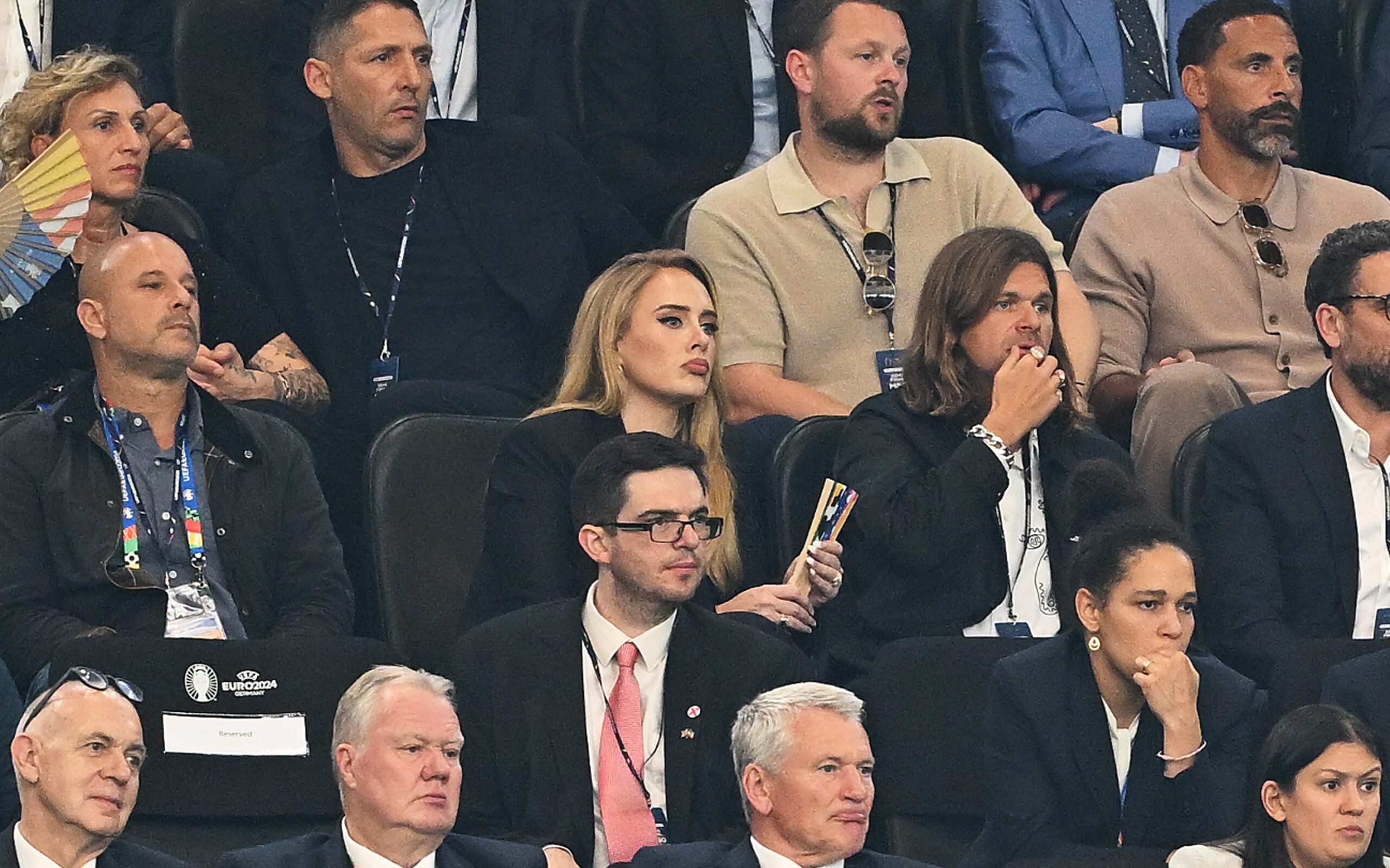 Adele im Stadion während des EM-Halbfinales zwischen England und Holland