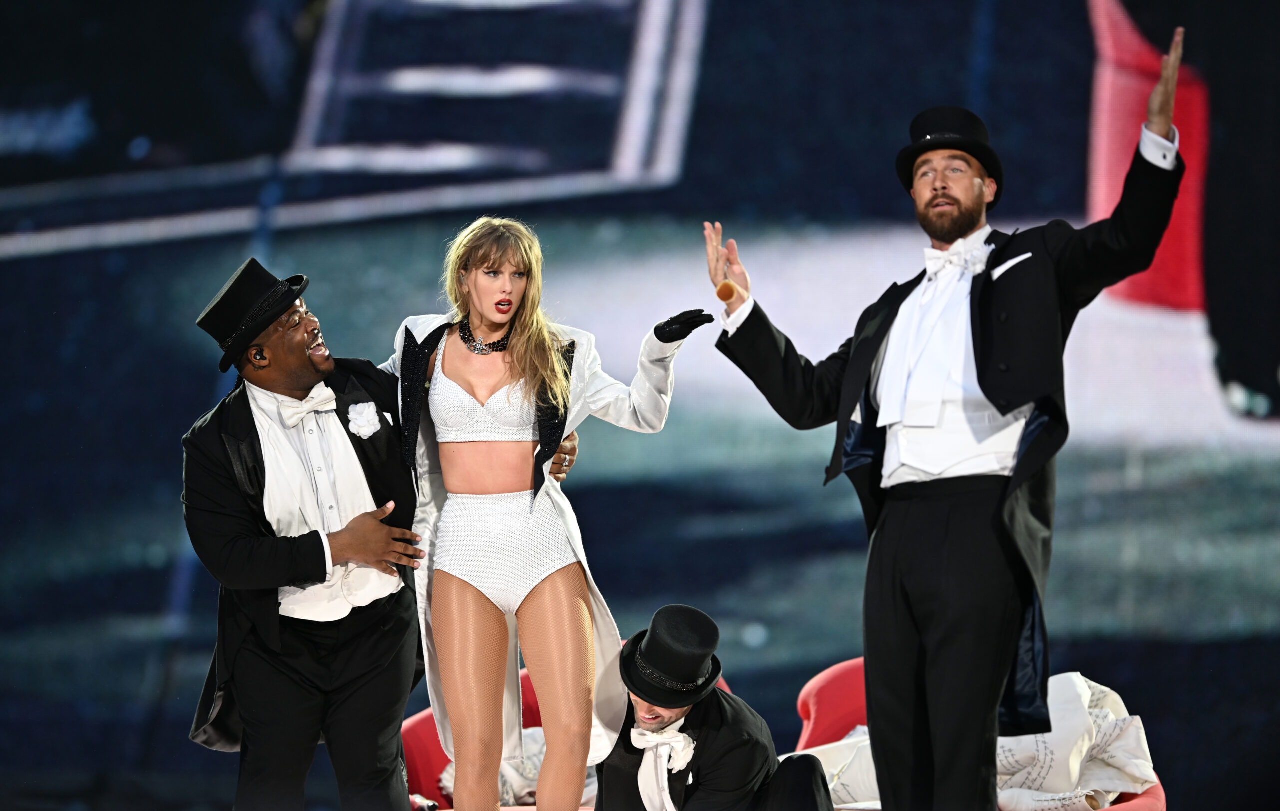 Taylor Swift and Travis Kelce star 