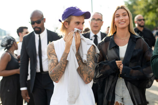 Justin Bieber und Hailey Baldwin werden auf der Straße bei John Elliott während der New York Fashion Week SS19 am 6. September 2018