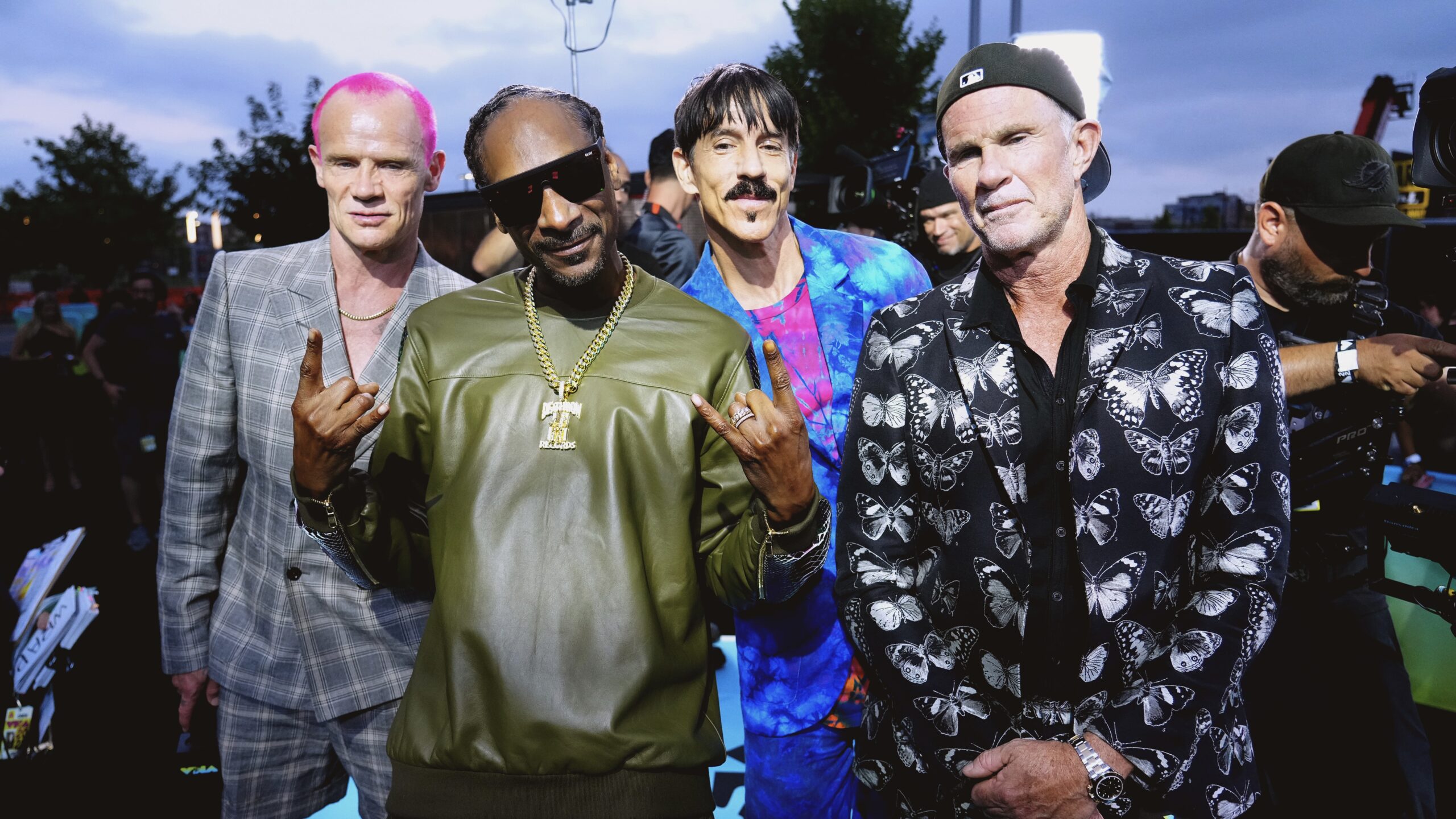 NEWARK, NEW JERSEY - AUGUST 28: (L-R) Flea of Red Hot Chili Peppers, Snoop Dogg, Anthony Kiedis and Chad Smith of Red Hot Chili Peppers attend the 2022 MTV VMAs at Prudential Center on August 28, 2022 in Newark, New Jersey. (Photo by Jeff Kravitz/Getty Images for MTV/Paramount Global)