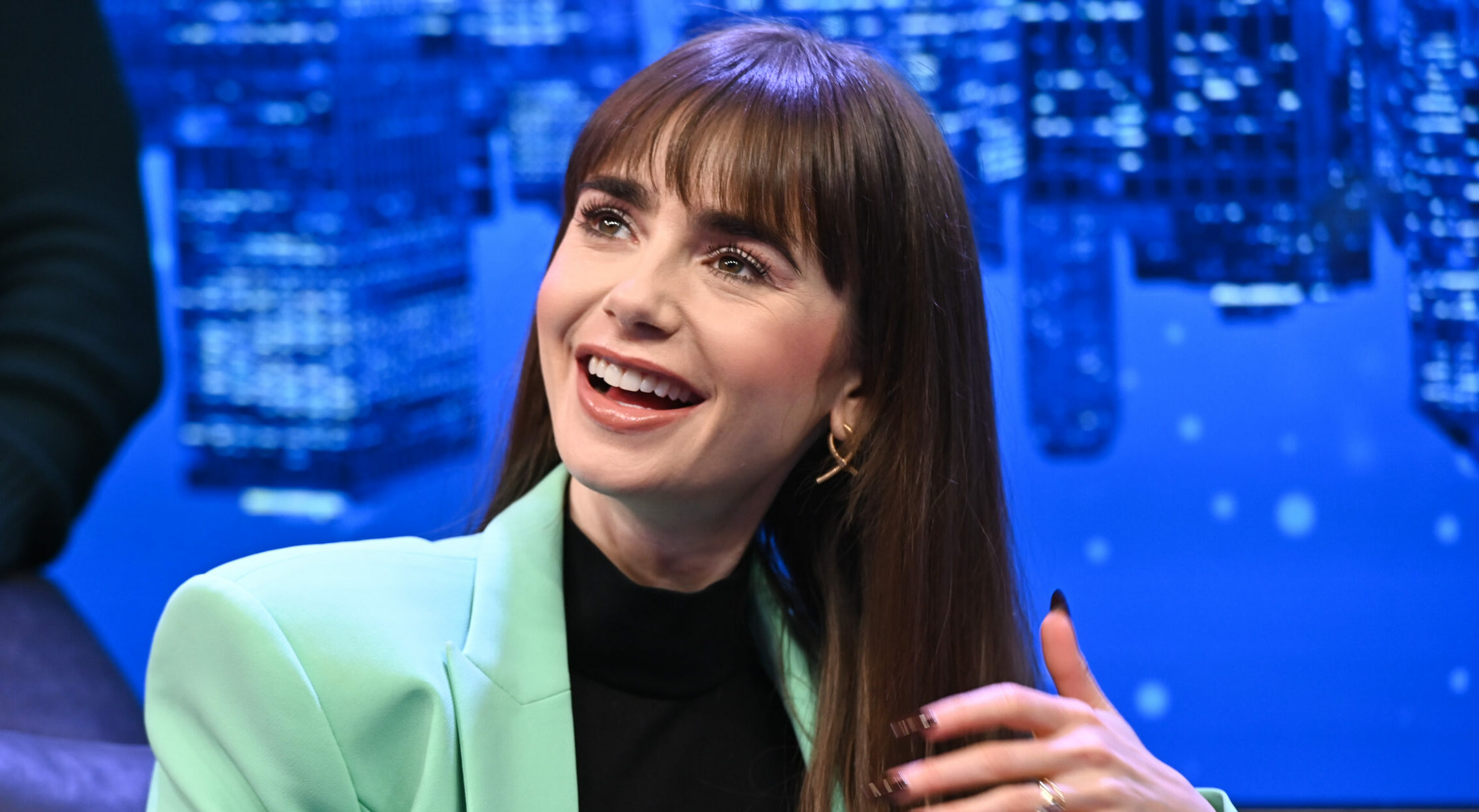 Hauptdarstellerin Lily Collins spielt Emily Cooper