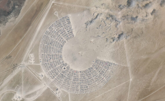 Maxar-Satellitenbilder des Burning Man Festivals 2023 in der Black Rock Desert