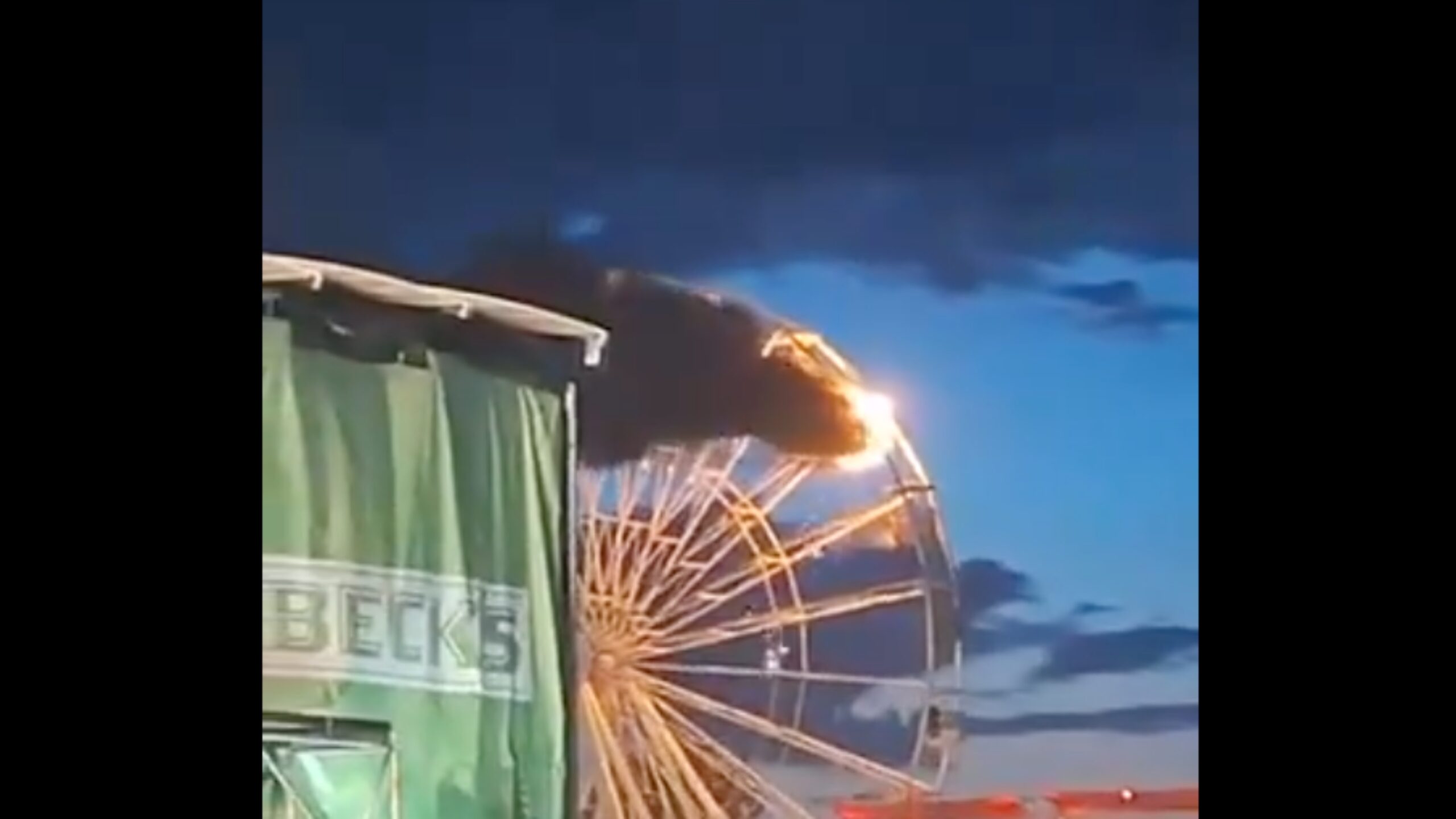 Die brennenden Gondeln des Riesenrads auf dem Highfield Festival