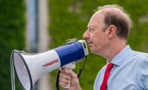 Das Gesicht der PARTEI ist Ex-„Titanic“-Chefredakteur Martin Sonneborn