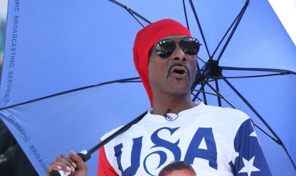 Snoop Dogg bei Olympia in Paris, hier beim Beachvolleyball