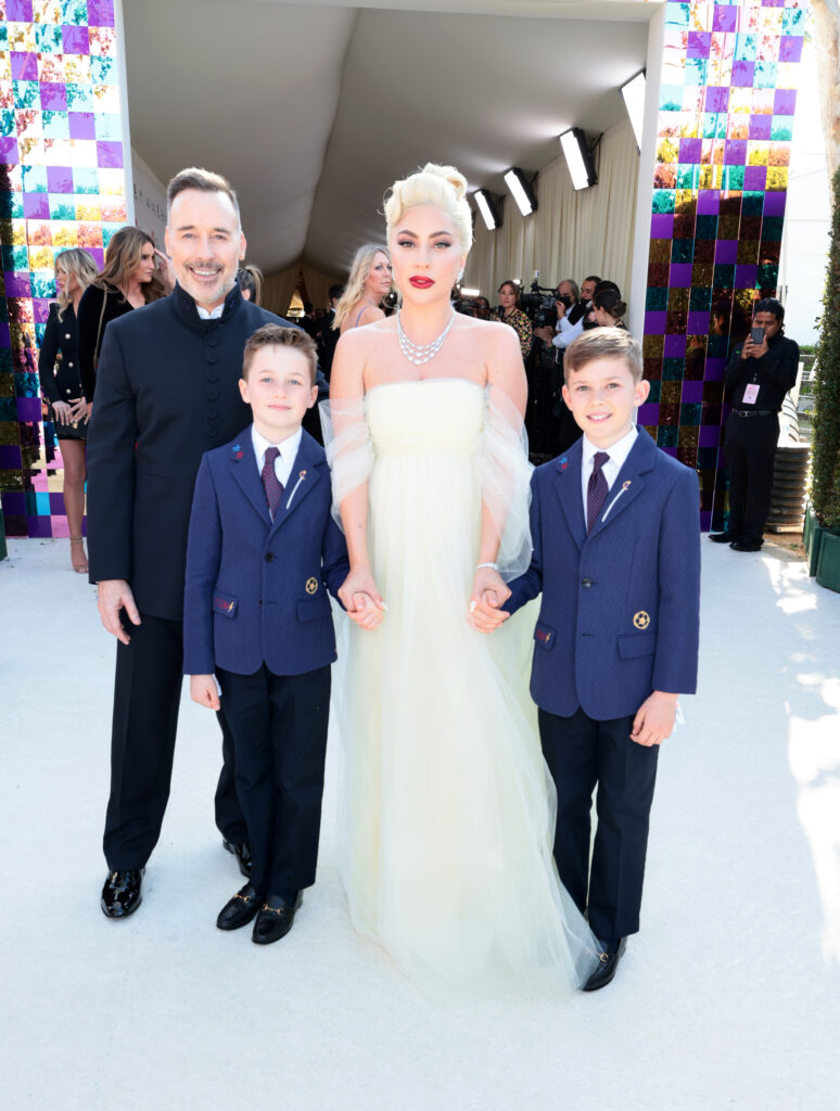 David Furnish mit seinen Söhnen Elijah Joseph Daniel, Zachary Jackson Levon und Lady Gaga 2022