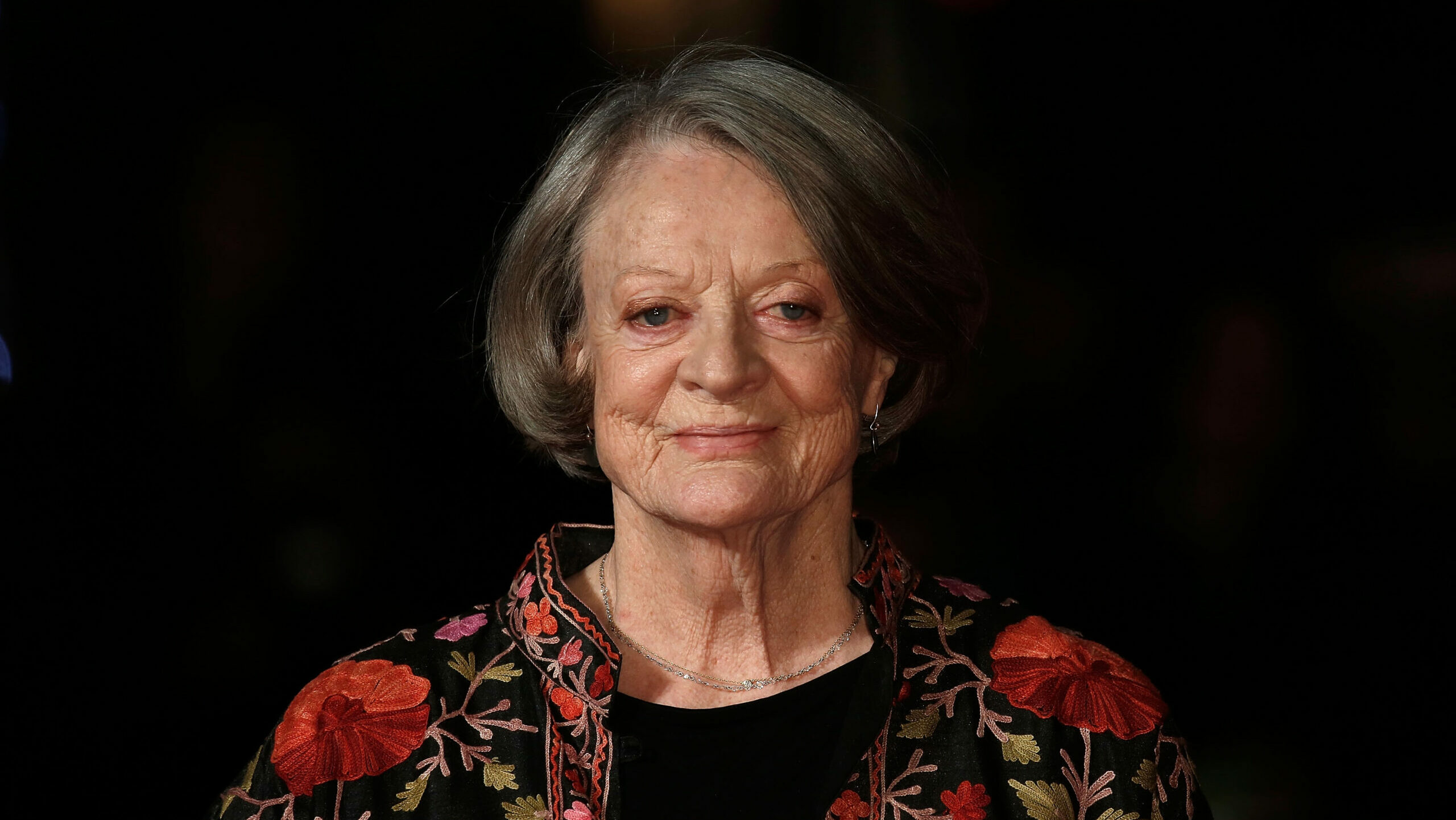 Maggie Smith kommt am 13. Oktober 2015 in London, England, zur „The Lady In The Van“-Gala im Odeon Leicester Square