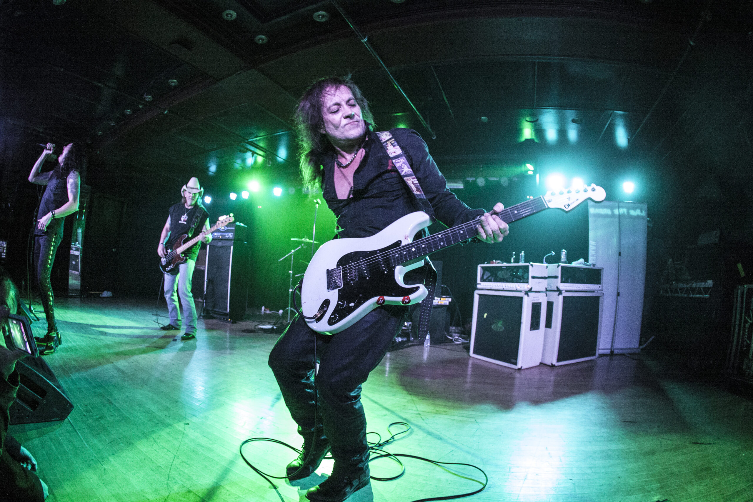 Jake E. Lee (r.) mit Red Dragon Cartel, New York, 2014