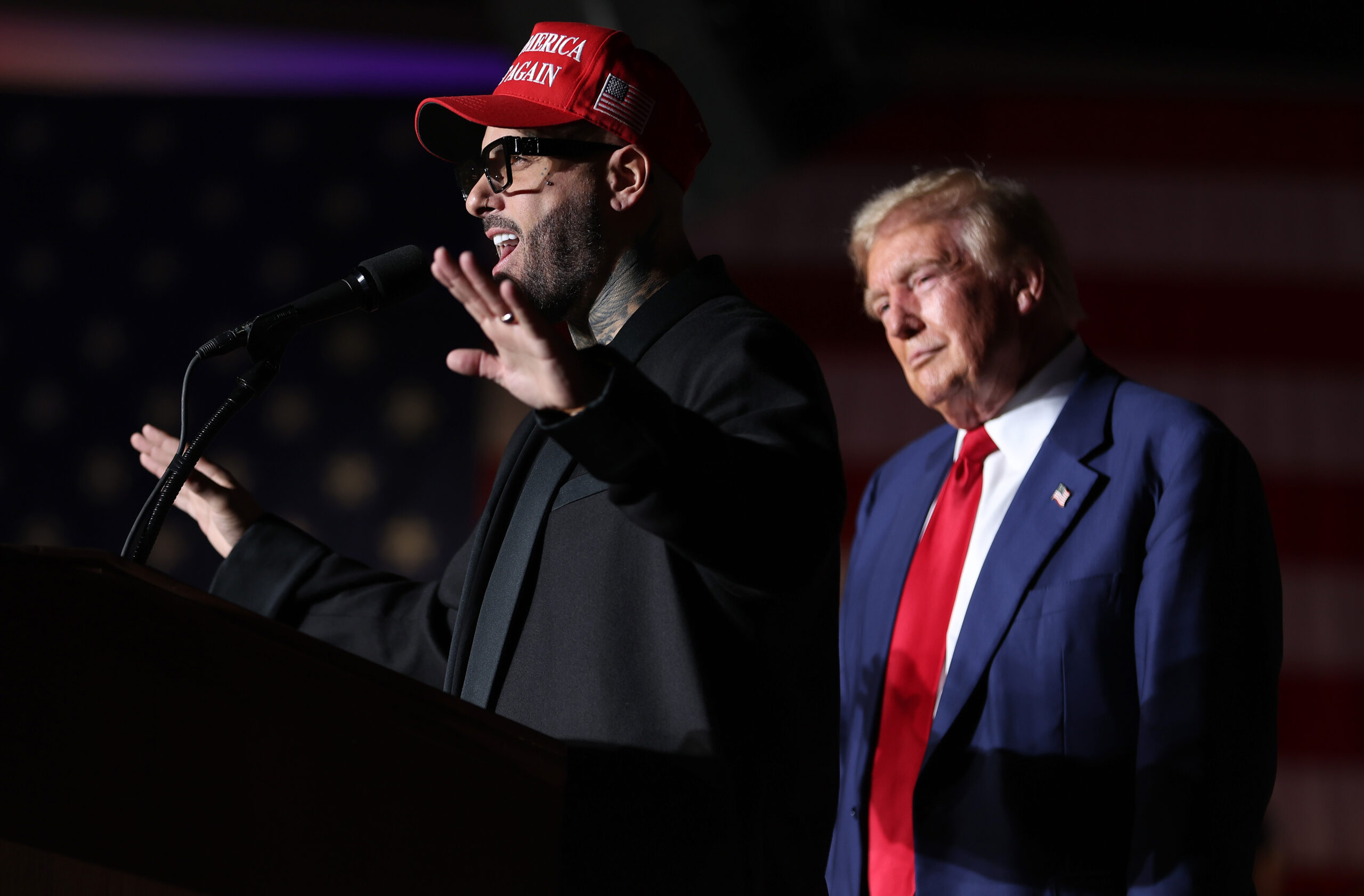 Nicky Jam (l.) und Donald Trump bei einer Wahlkampfveranstaltung in Las Vegas, September 2024