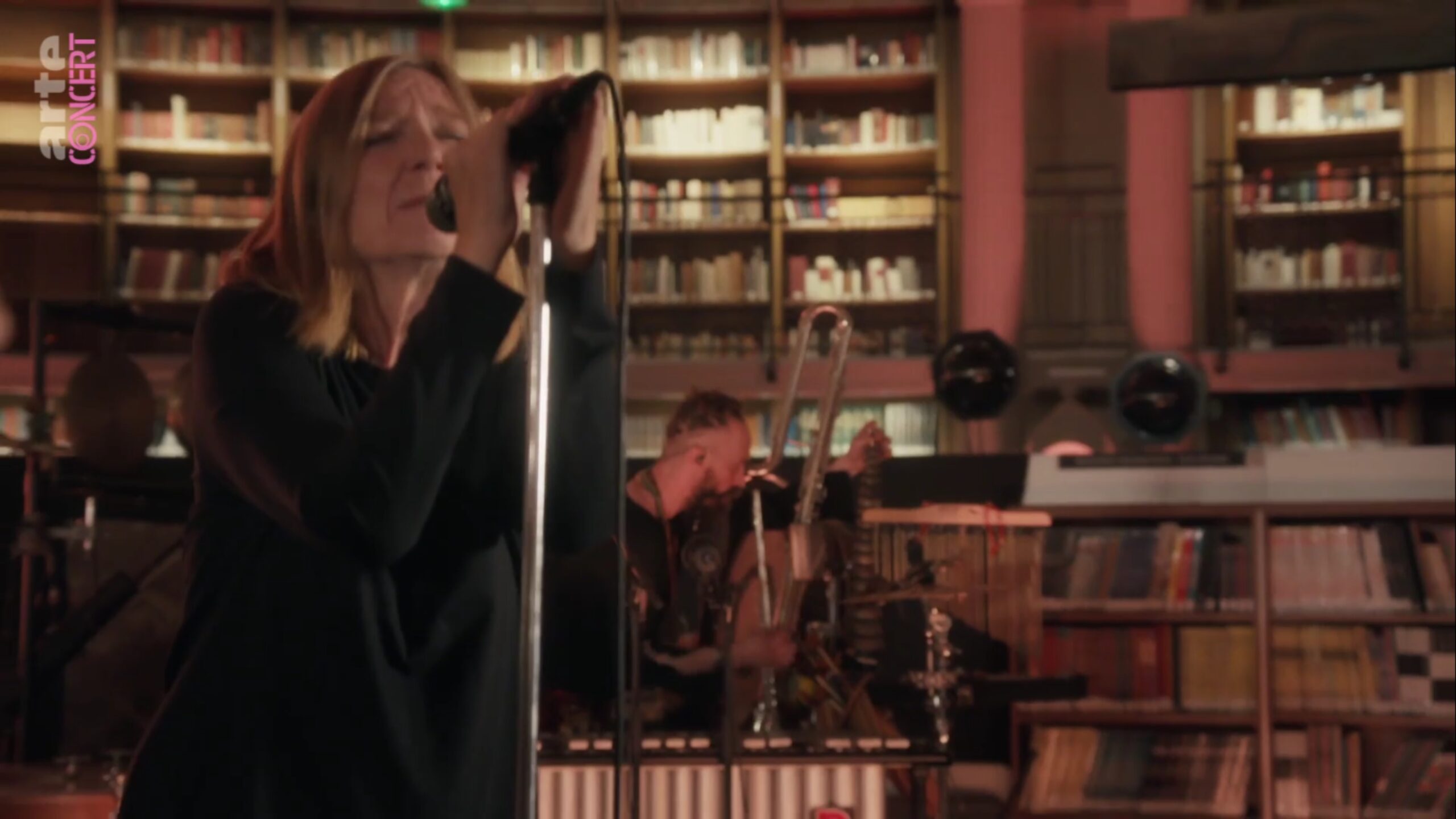 Beth Gibbons bei ihrem Auftritt in der französischen Nationalbibliothek