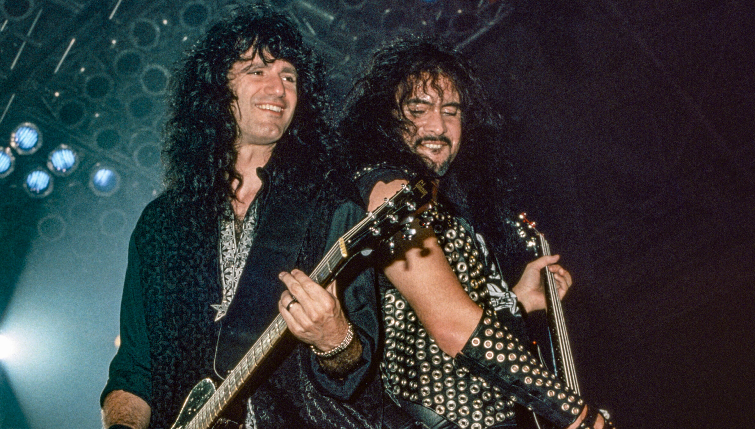 Ex-Kiss-Gitarrist Bruce Kulick mit Bassist Gene Simmons, 1992