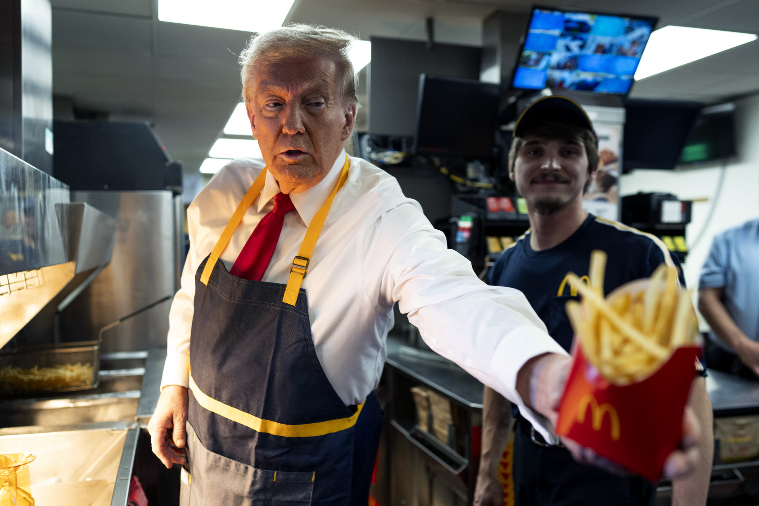 Trump verteilt Pommes