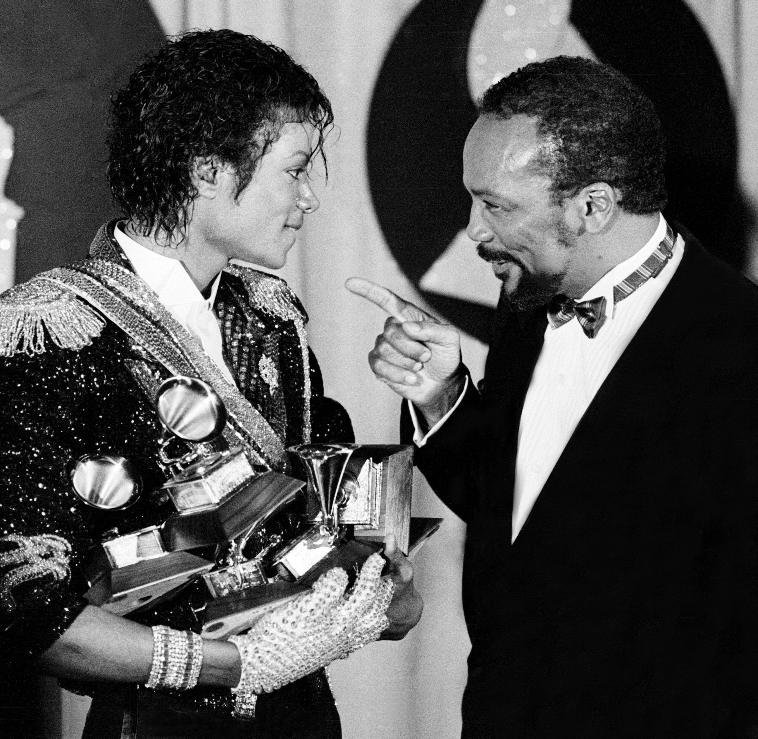 Michael Jackson und Quincy Jones mit dem Grammy Award, den Jackson 1984 gewann