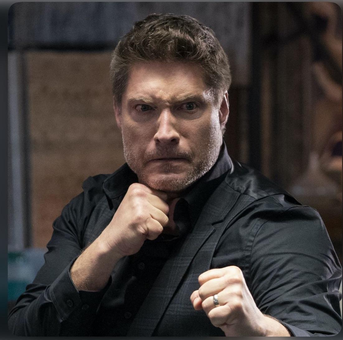 Mike Barnes (Sean Kanan)